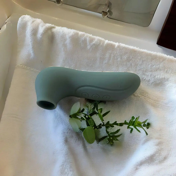 G-Zizzy Mini Suction Massager - Green Gizmoswala